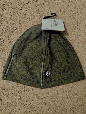 Lululemon Run It Out Toque Army Green Heathered Hat Beanie Running Hiking OS NEW